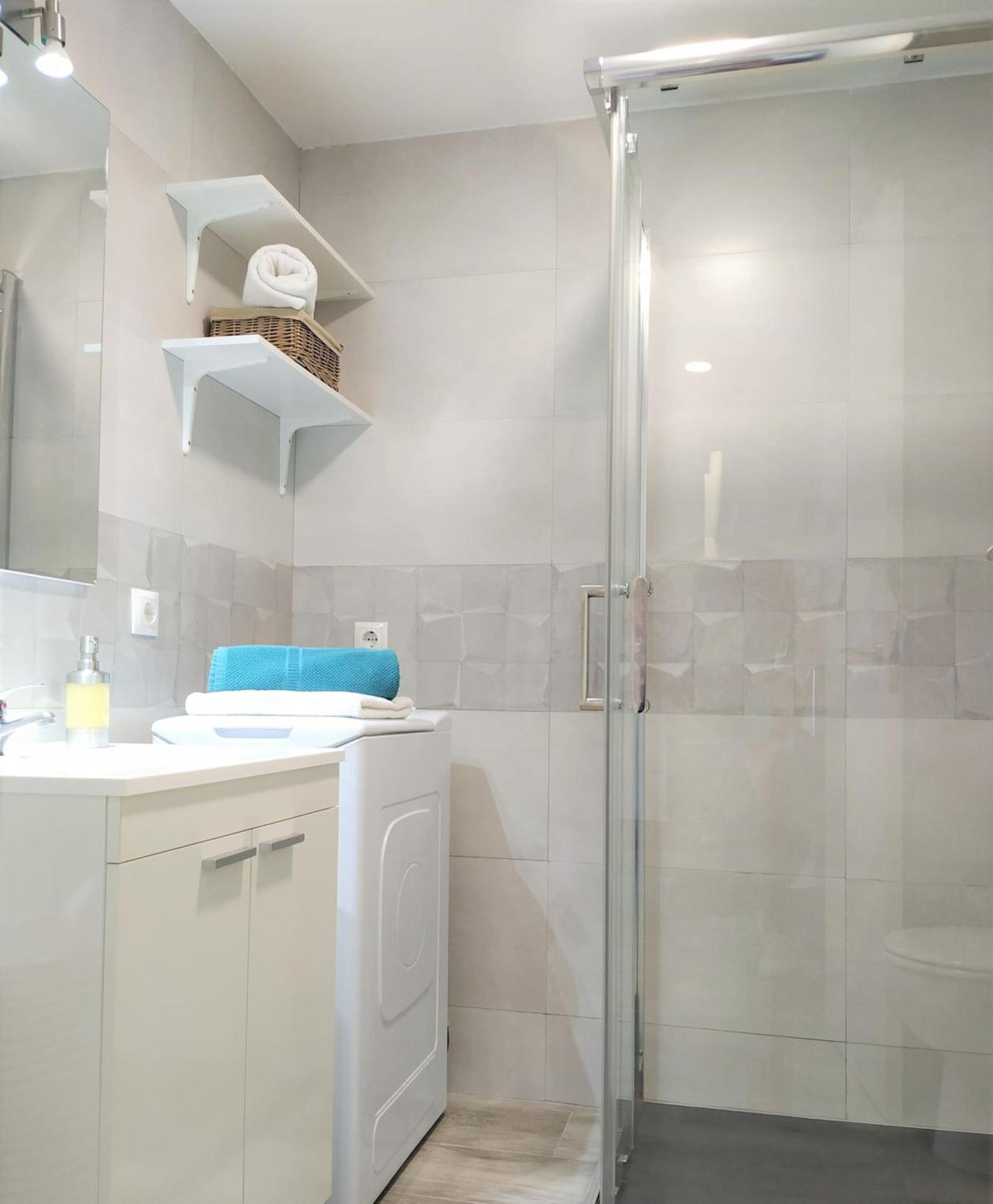 Deluxe Apartment In Benalbeach With Beach Views Benalmádena Kültér fotó