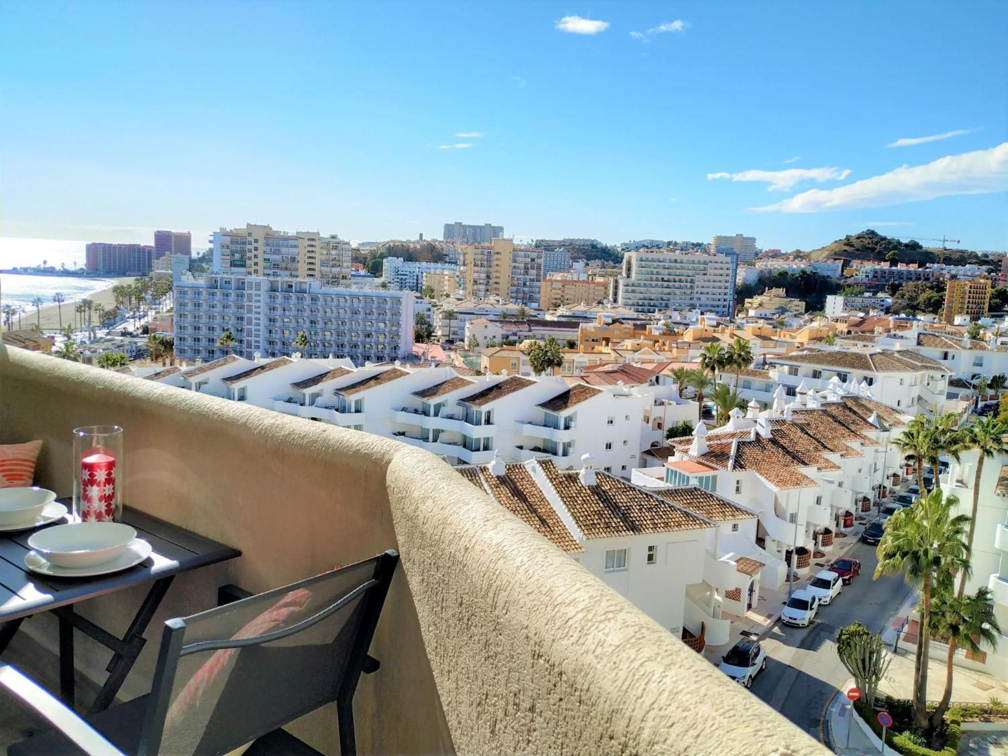 Deluxe Apartment In Benalbeach With Beach Views Benalmádena Kültér fotó