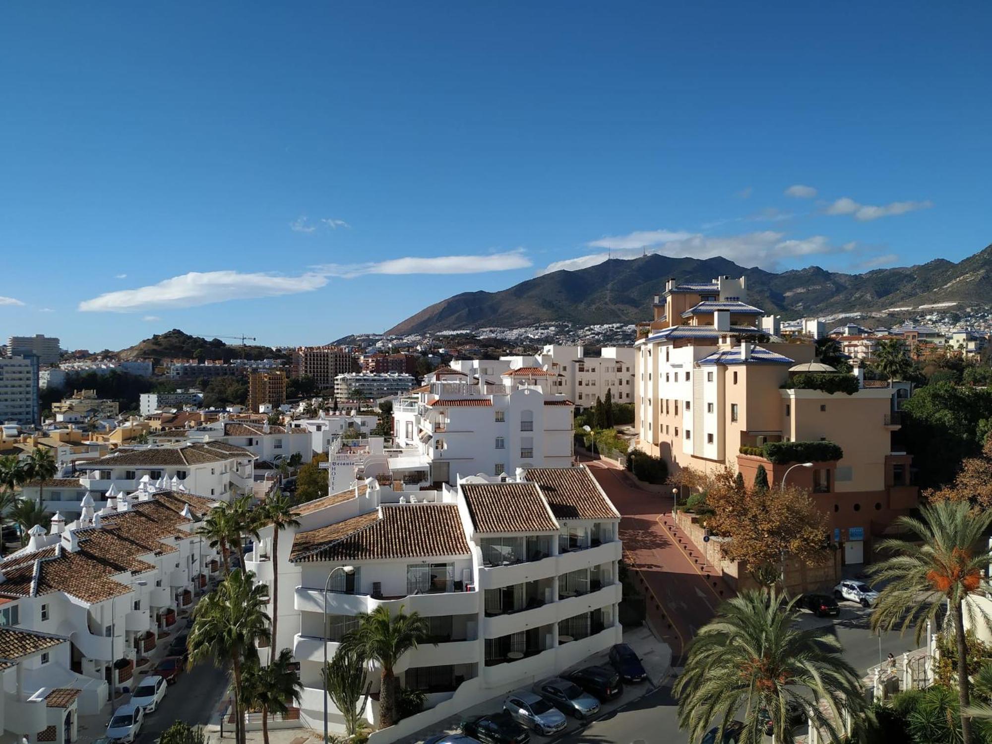 Deluxe Apartment In Benalbeach With Beach Views Benalmádena Kültér fotó